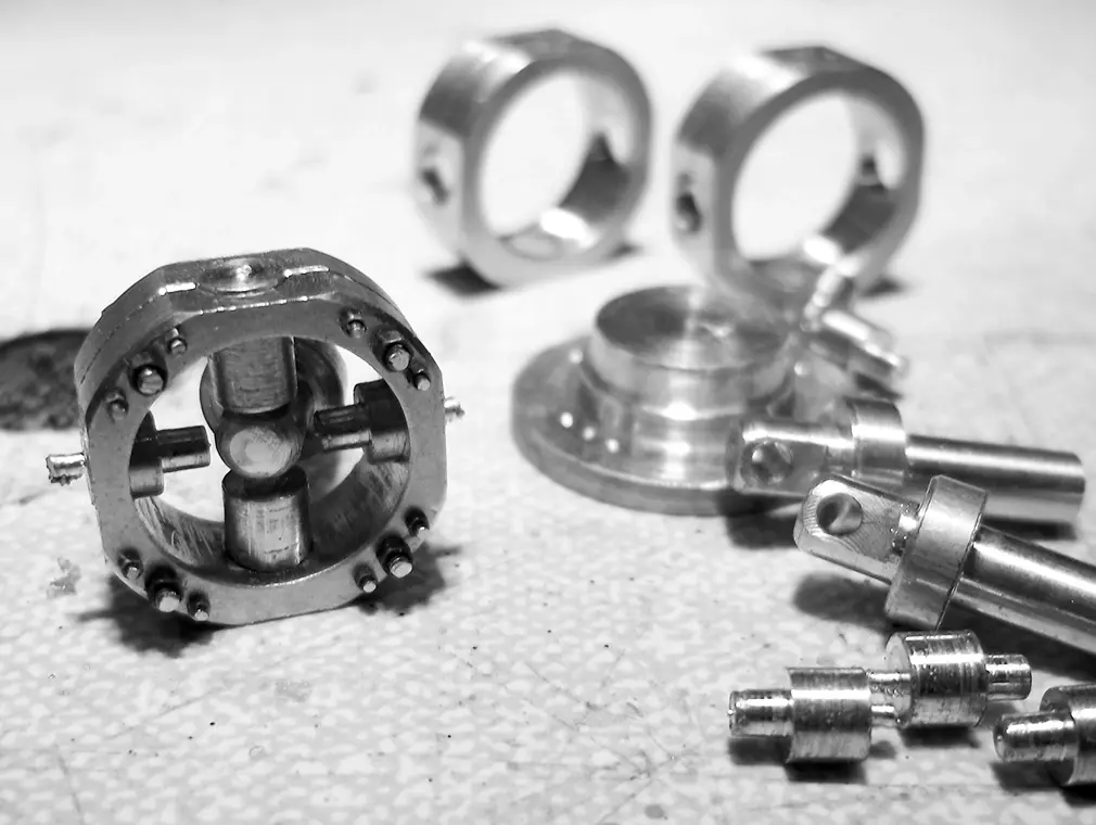 Miniatures de Prestige 1/8e par Laurent Pierson - plan rapproché pièces détachées