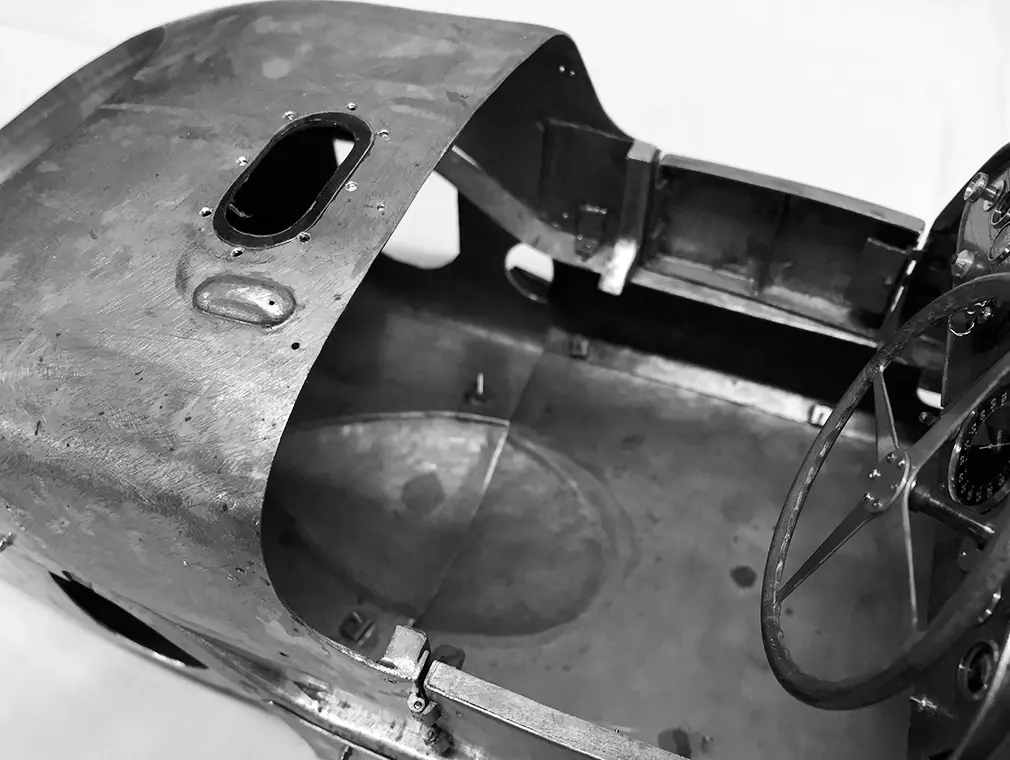 Miniatures de Prestige 1/8e par Laurent Pierson - plan rapproché caisse