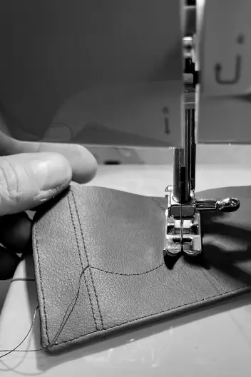 Miniatures de Prestige 1/8e par Laurent Pierson - plan rapproché couture